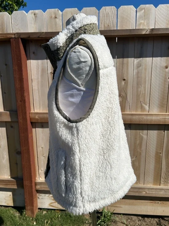 Madewell (Re)sourced Faux-Shearling Vest - Picture 3 of 10